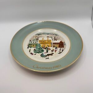 Avon Christmas 1980 Holiday Decor Ceramic Plate, green with Winter Village Scene